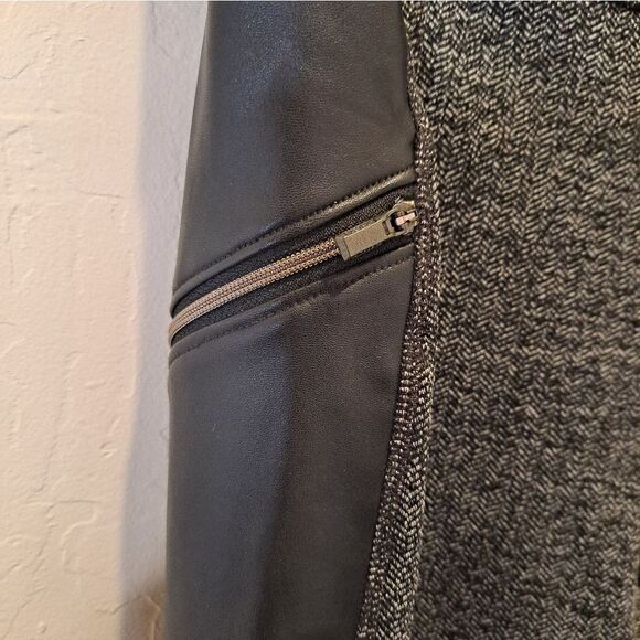 Athleta luxe drift metro moto legging with leather trim and zipper pockets. - Picture 3 of 6